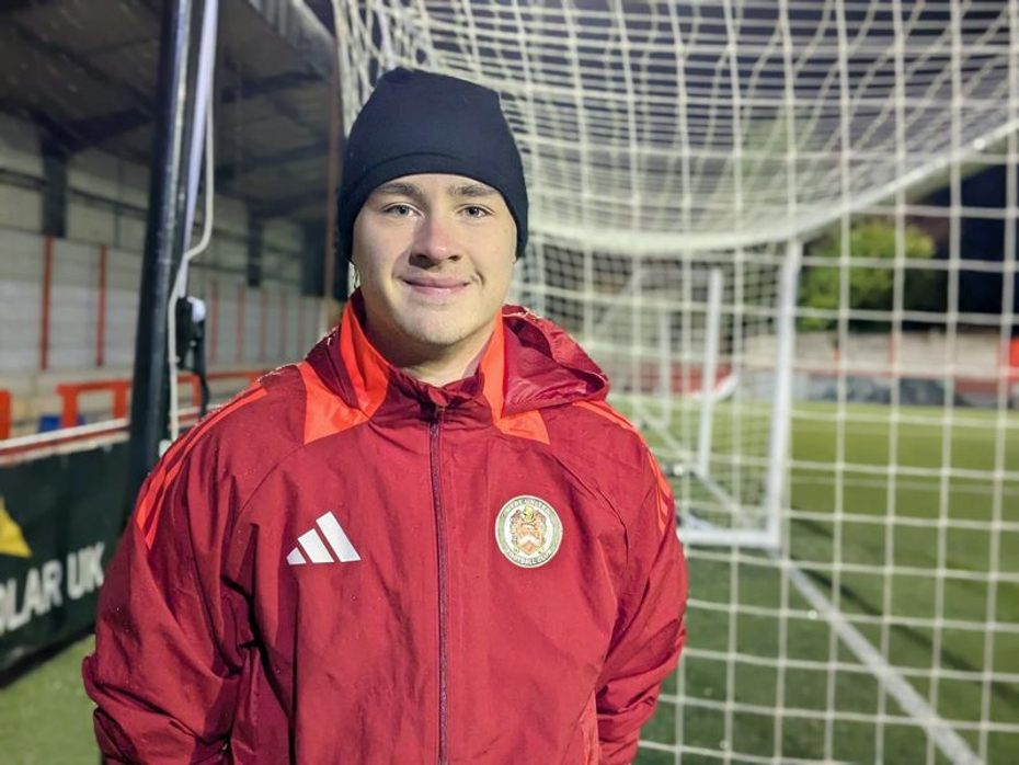 Hyde swoop for highly-rated young goalkeeper