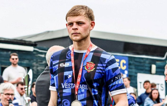 Avro defender makes National League North move